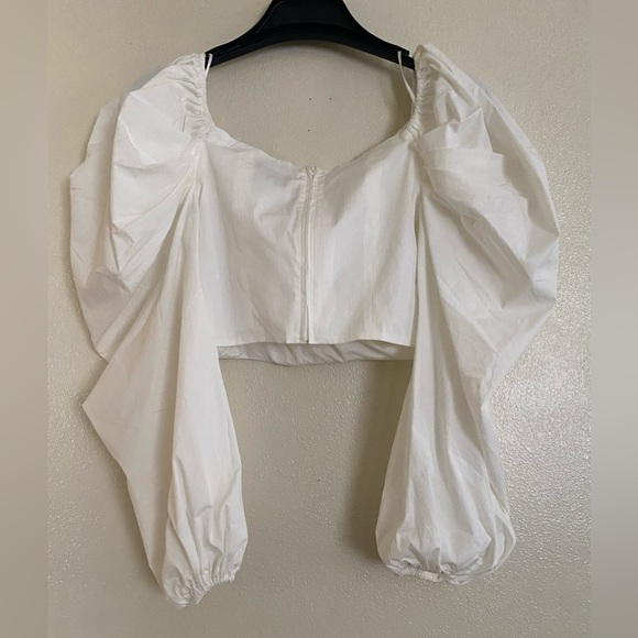 C/ Meo Collective - Wome’s Cropped Cross-Over Top - Size:Xs Color: White. - Picture 5 of 6
